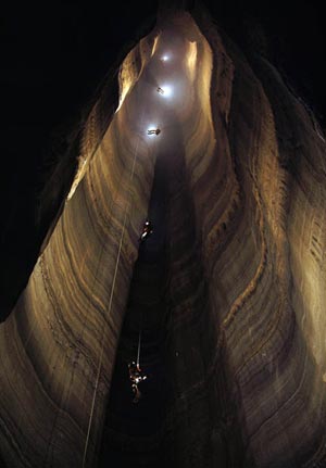 Picture 7 of Wonders in the dark