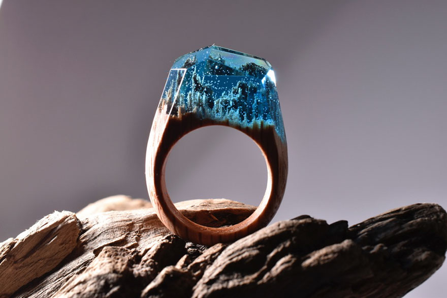 Picture 13 of Wooden rings collect the world inside