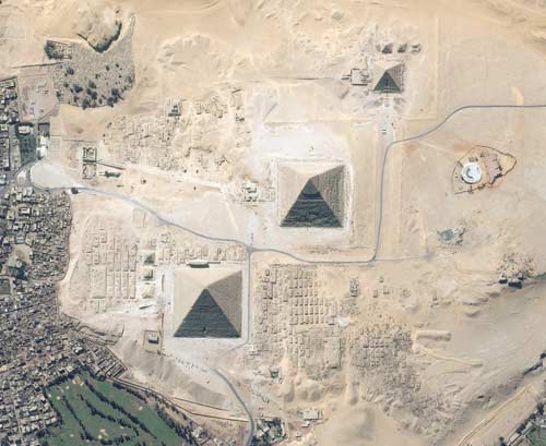 Picture 3 of Workers' lives build pyramids