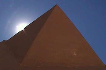 Picture 4 of Workers' lives build pyramids