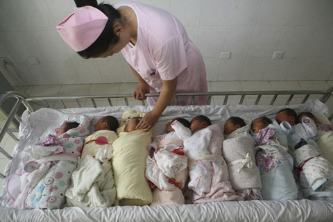Picture 1 of World population is about to reach 7 billion people