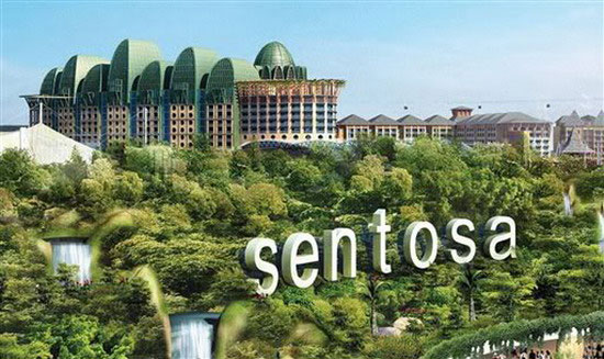 Picture 1 of World's largest marine fish tank in Singapore