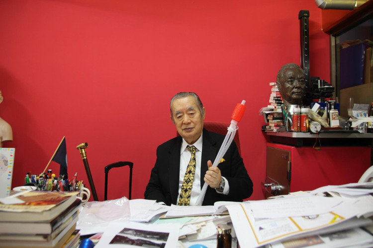 Picture 2 of World's most powerful inventor with 3,500 patents