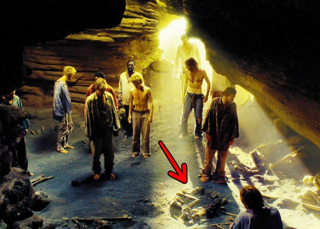 Picture 9 of Wrong survival tips on movies, never follow