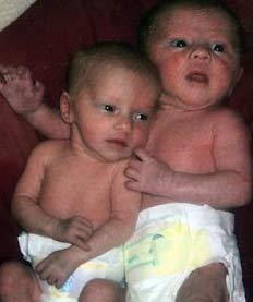 Picture 2 of You give birth on the same day but not twins