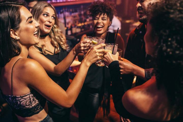 Picture 1 of Young people are drunk, old and prone to stroke