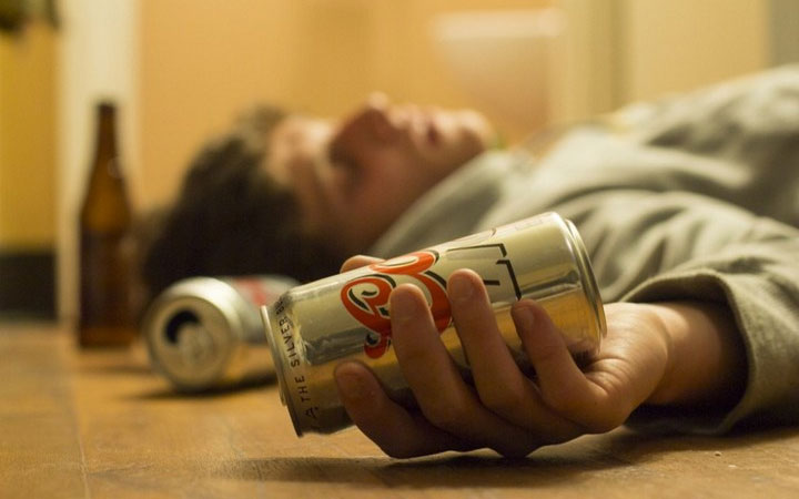 Picture 2 of Young people are drunk, old and prone to stroke