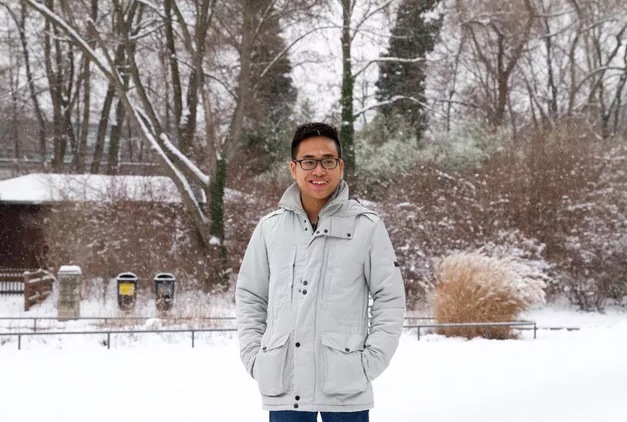 Picture 2 of Young Vietnamese boy Nguyen Mai Duc has completed a top-notch application and a book of national distribution