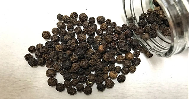 The tiny seeds available in this kitchen can be used to make great winter medicine