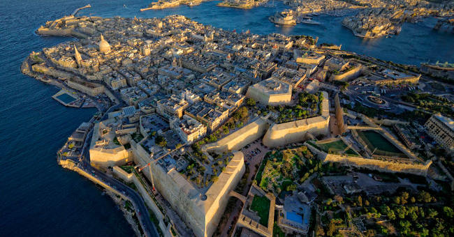 10 airports with the most beautiful landing points in the world