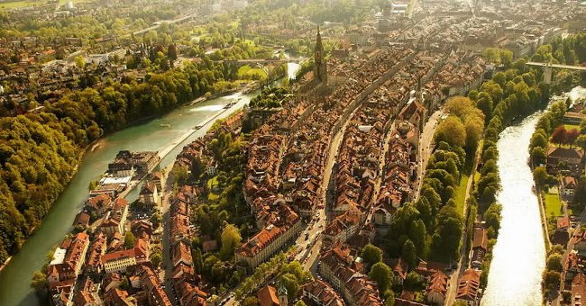 10 famous tourist cities from above