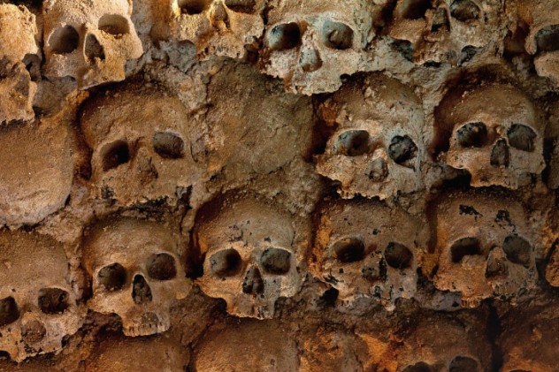 10 mysterious mass graves