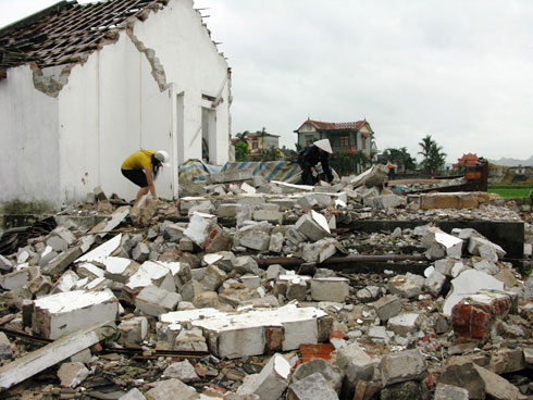 10 people died, 80 were injured in storms