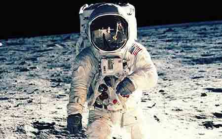 10 reasons why Americans have never been to the moon
