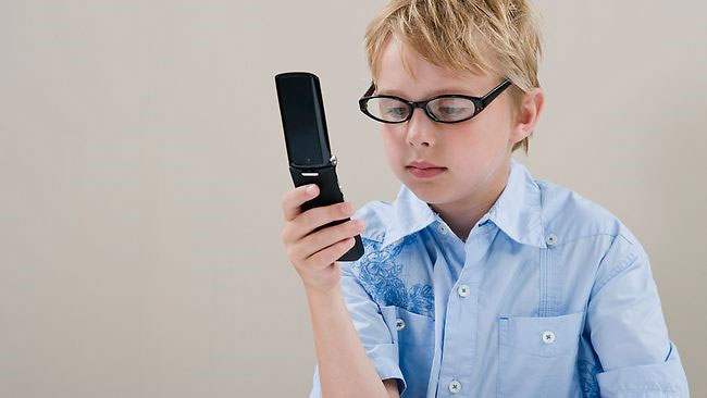 10 ways to help children be safe when using the phone