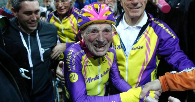 105-year-old grandfather of France broke the world record for cycling