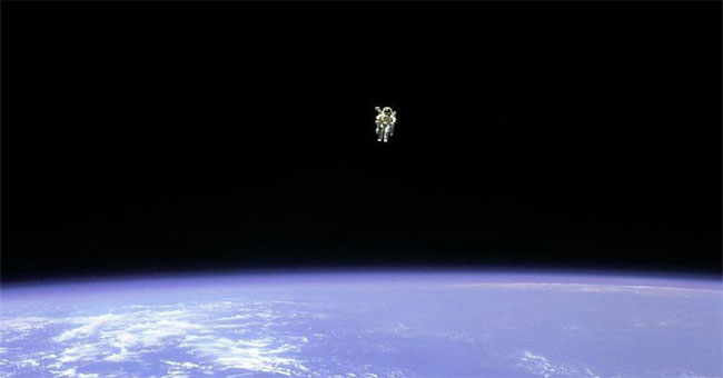 11 overwhelming photos of NASA astronauts