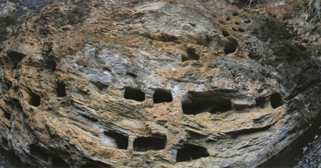 1200 year old legend on Hang Tien in China