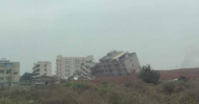 2 buildings were buried by landslides in China, leaving 59 people missing