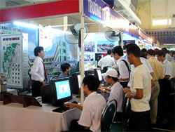 2010: 100% of offices and schools in Da Nang have Internet