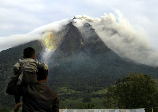 22 Indonesian volcanoes all shook