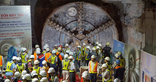 300 ton robot completed the first metro tunnel in Vietnam a month soon