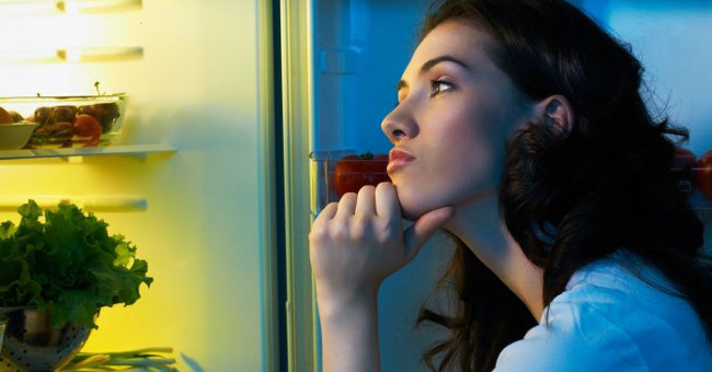 4 frightening consequences of eating at night without your knowledge