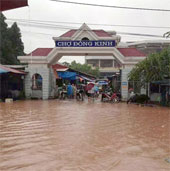 4 people died 136 roofs, Lang Son into a river
