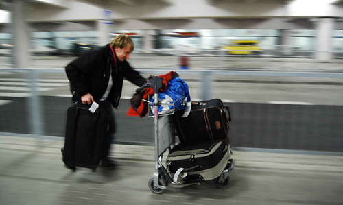 4 reasons why travelers lost luggage at the airport
