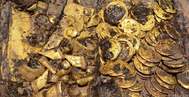 40 pounds of gold scattered around the coffin of Han's nephew Wu Wu