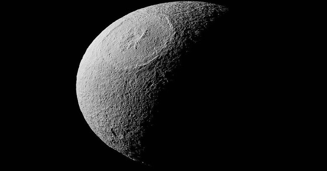 450km wide crater on Saturn moon