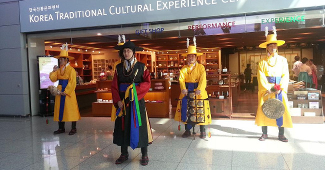 6 unbelievable secrets in airports of countries that every passenger should know