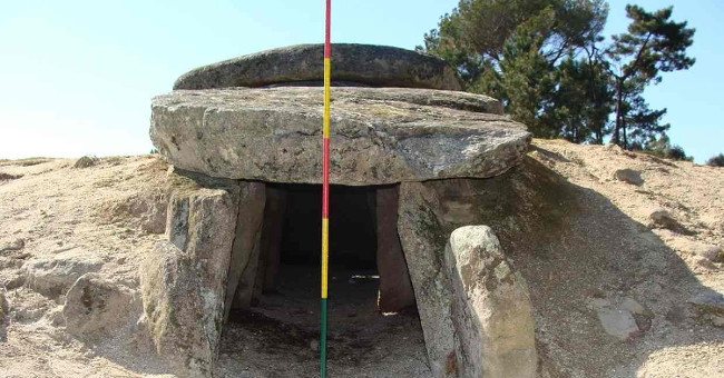 6000 year old grave is the first telescope in the world?