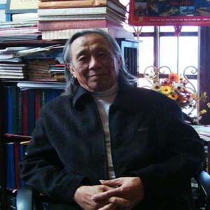 80-year-old scientist opens a library for free