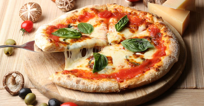 90% of us don't know how to eat pizza properly