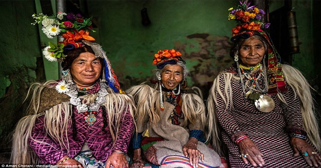 A close-up of the life of the Himalayan tribe who practices the change of wife freely