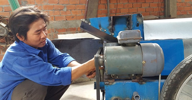 A farmer successfully built the Siamese fruit washer