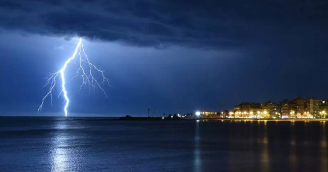 A lightning strike, 156 people lie in Rwanda