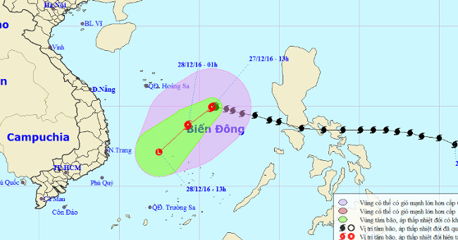 A strong hurricane number 10 with level 12 approaches the land