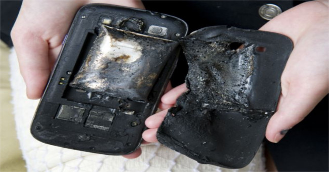 Accident accident: exploding the phone causing burns due to lightning