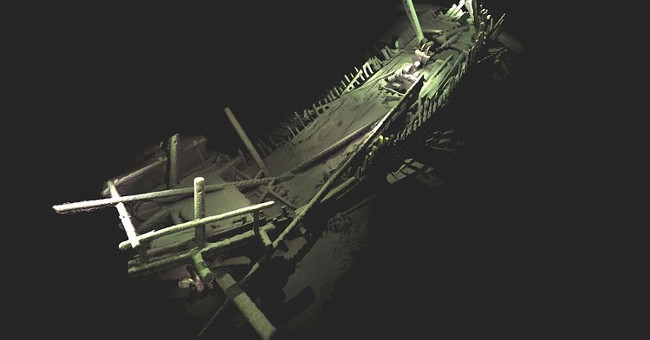 Accidentally discovered the graveyard of hundred-year-old boats and ships on the seabed