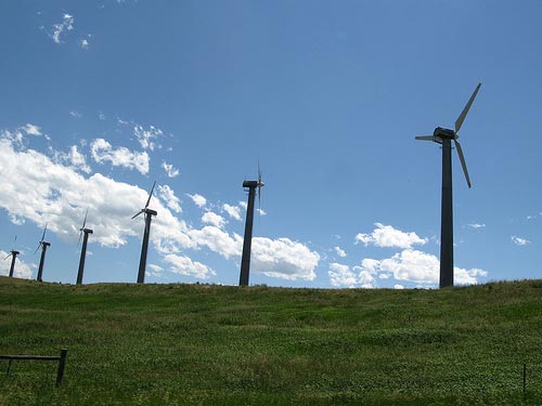 Accumulate wind energy with flywheel