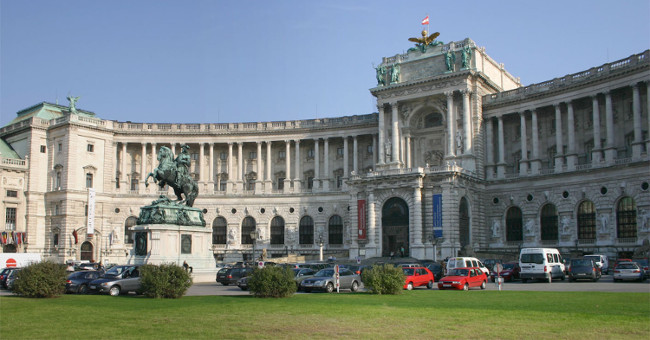 Admire the 10 most magnificent palaces in the world