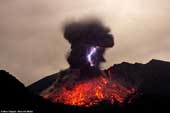 Admire the phenomenon of extremely rare volcanic lightning