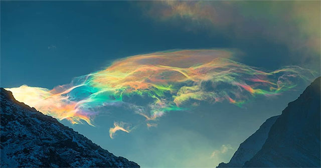 Admire the rare rainbow cloud seen on the highest peak of Siberia