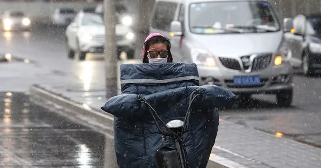 After 30 years, Beijing picked up snow again in April