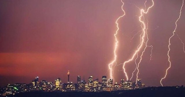 After a record heat, Sydney put lightning on