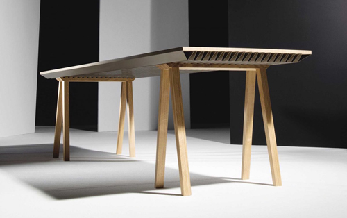 Air conditioning with a wooden table