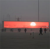 Air pollution, China shows sunrise on LED screens