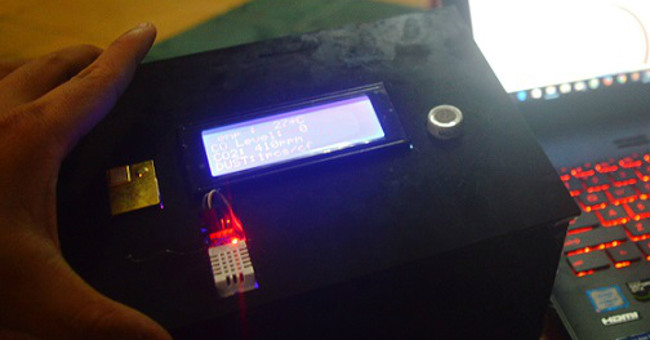 Air pollution warning device within 2km radius of students